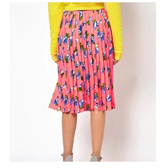 Asos Pleated Midi Skirt in Floral Print - Picture 4 of 10